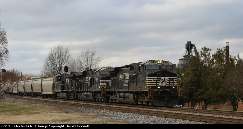 NS 9922 leads train 42Z eastbound